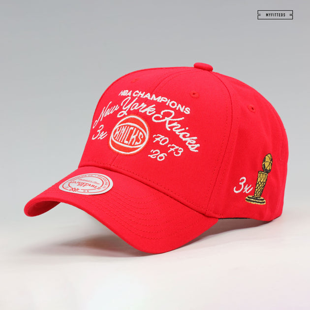 knosis キャップ　赤 NEW YORK KNICKS 3X NBA FINALS CHAMPIONS SCRIPT LOW PRO RED